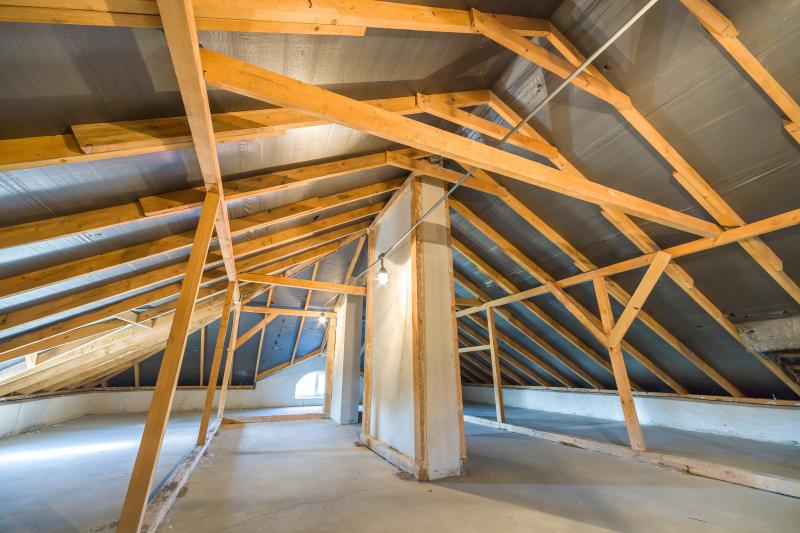 Choisir le bon constructeur maison bois, les critères essentiels à vérifier
